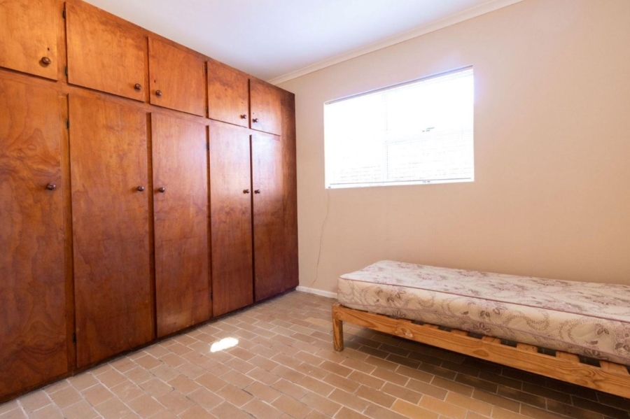 8 Bedroom Property for Sale in Middedorp Western Cape
